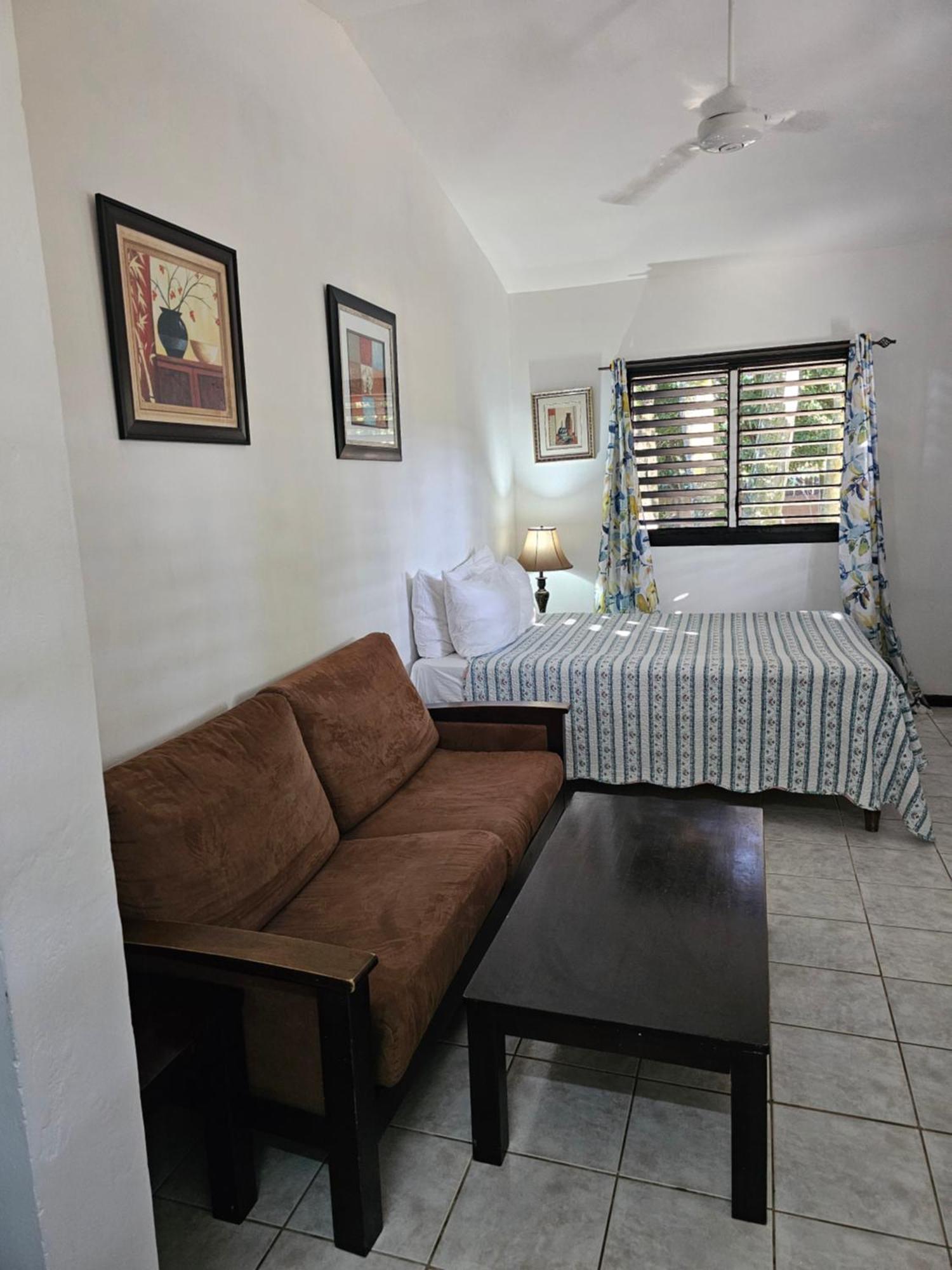 Roots Cafe Rooms Negril Exterior photo