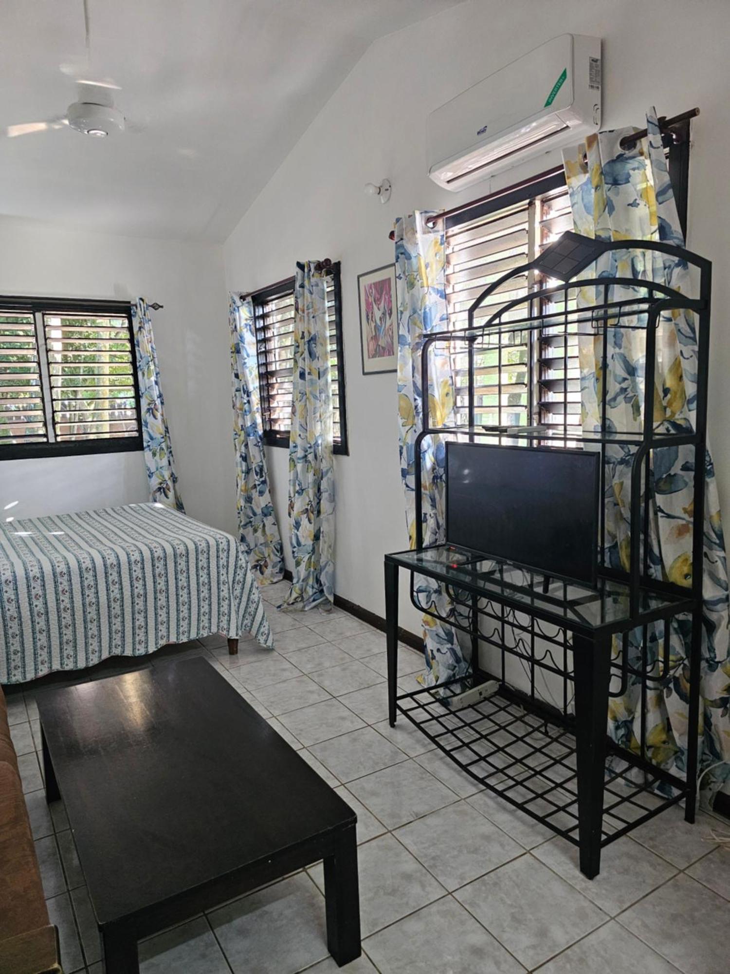 Roots Cafe Rooms Negril Exterior photo
