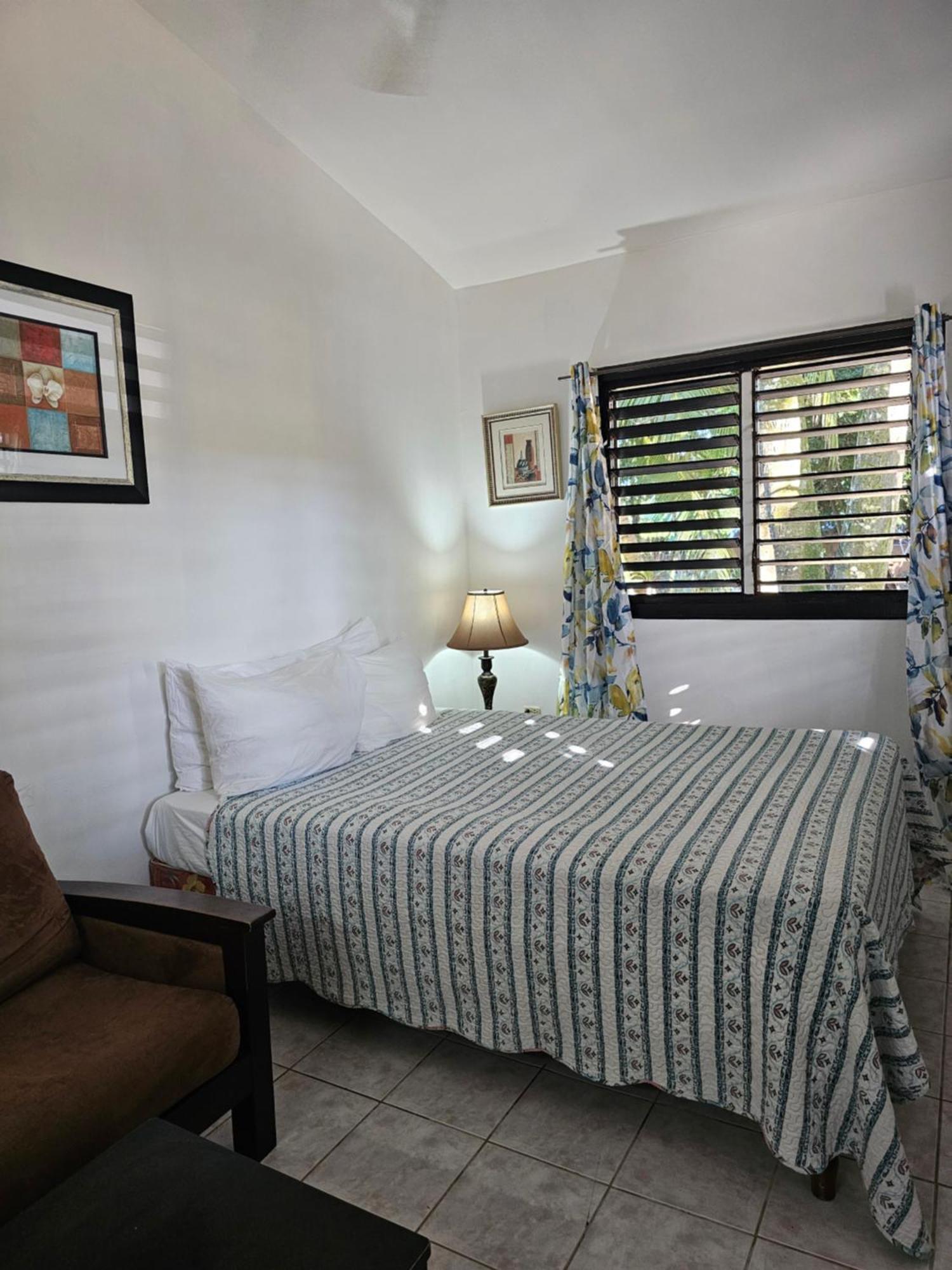 Roots Cafe Rooms Negril Exterior photo