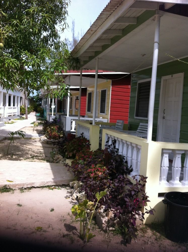 Roots Cafe Rooms Negril Exterior photo