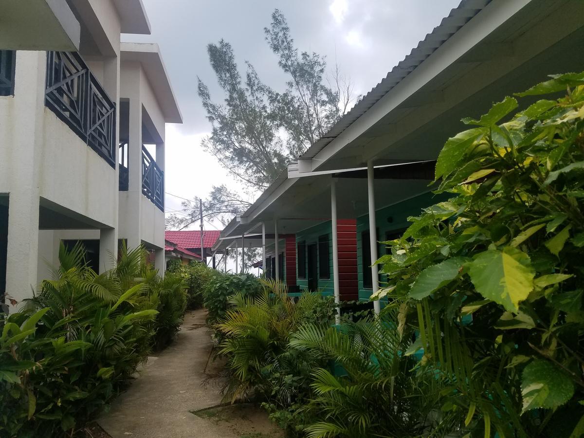 Roots Cafe Rooms Negril Exterior photo