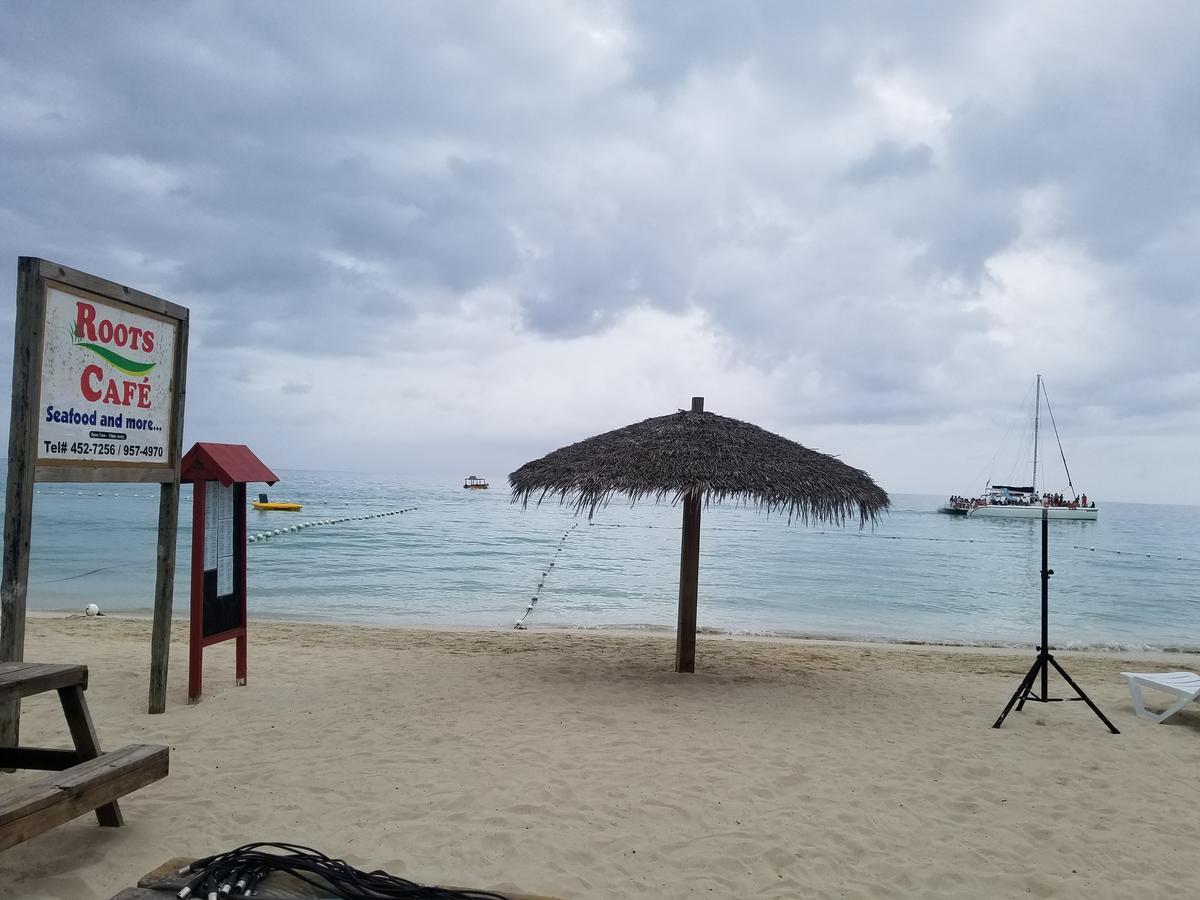 Roots Cafe Rooms Negril Exterior photo